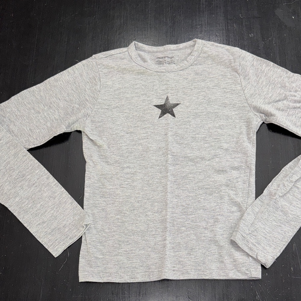 urban outfitters long sleeve gray t shirt size small black star print l